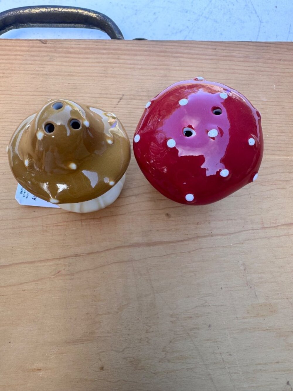 Cracker Barrel Mini Mushroom Salt Pepper Shakers Red Brown Ceramic Woodland - Picture 2 of 8